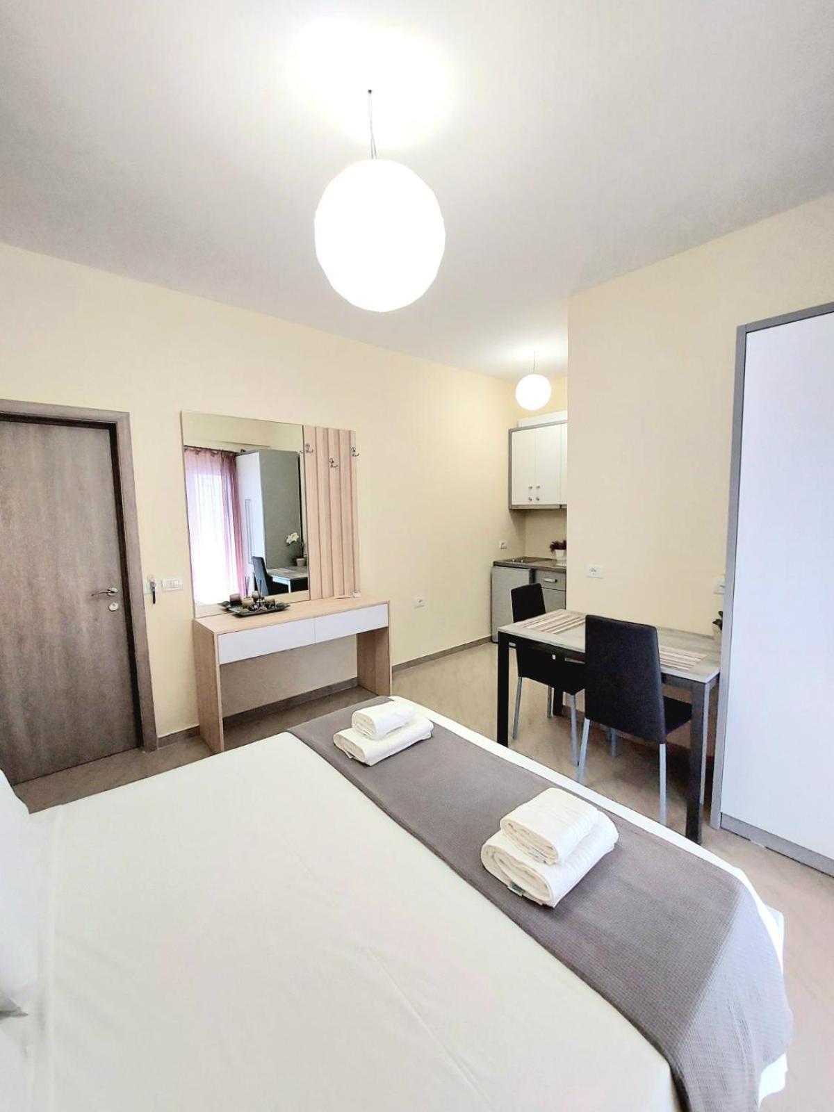 Elizabeth Apartments Himare Exterior photo